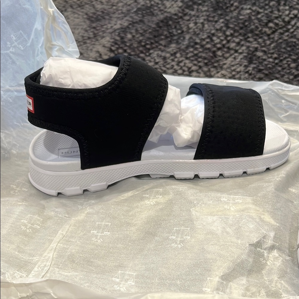 Hunter Kids Black and White Sandals size UK 1 / EU 33